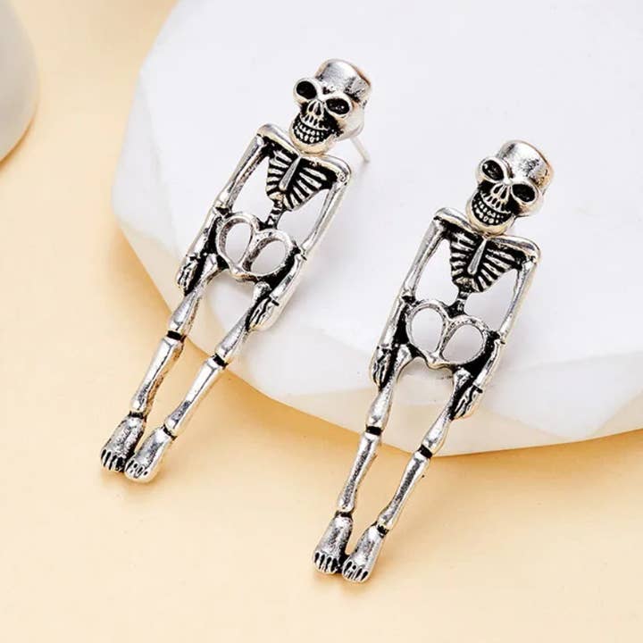 BOUCLES D'OREILLES PENDANTES EN FORME DE SQUELETTE (PAIRE) pour la vente par Ashlen