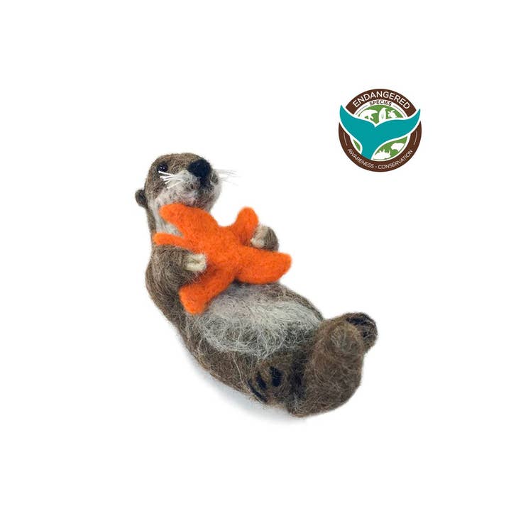 Nutria y Estrella de Mar: Escultura de Alpaca Afieltrada de 5" para venta al por mayor de Lanart Alpaca