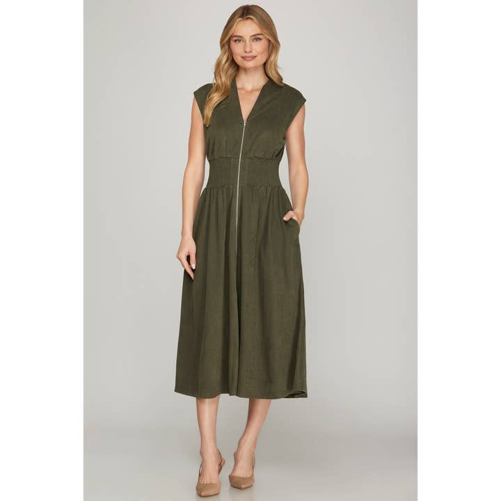 MIDILANGE SUEDE JURK MET SMOCKTALIE EN RITS VOORAAN voor wholesale door STYLE USA