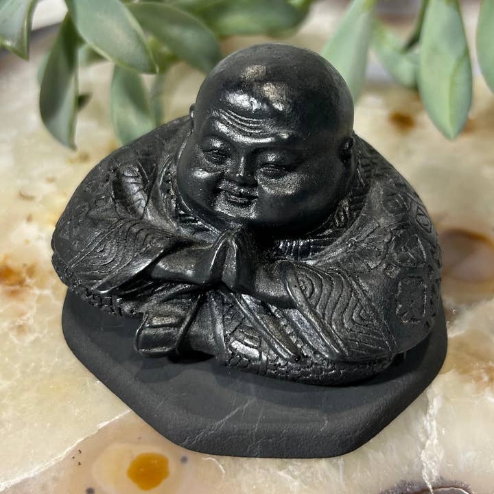 Statuetta shungite Buddha cinese per la vendita all'ingrosso da parte di Quasar Gems USA