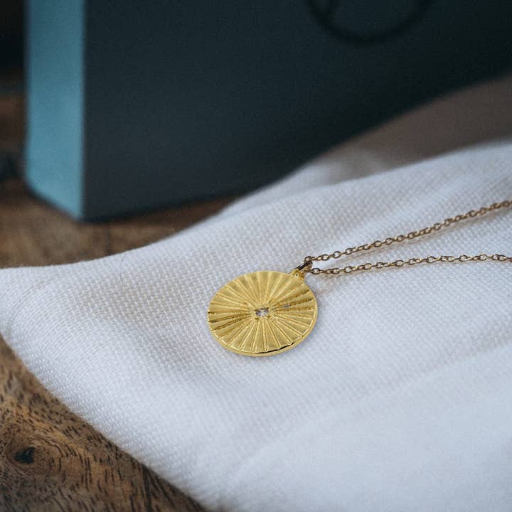 Collana con quadrante in oro per la vendita all'ingrosso da parte di About.me Jewellery