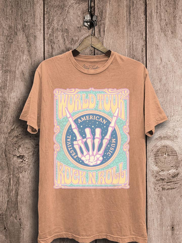 Top graphique World Tour Rock Roll pour la vente par Lotus Fashion Collection