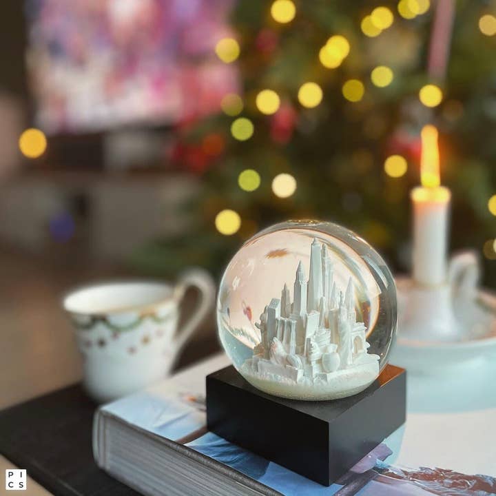 CoolSnowGlobes - Wholesale Snow Globe - NYC White Snow Globe