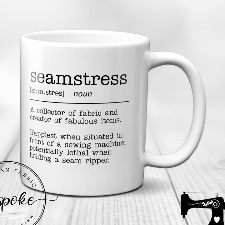 Seamstress Definition, witte mok, 11oz voor wholesale door Rubyjam Fabric