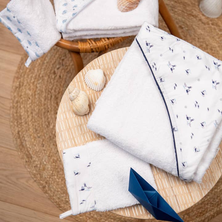 PETIT MARCEL | Serviette de bain à capuche pour bébé (80 cm) pour la vente par Bebe Sweeny
