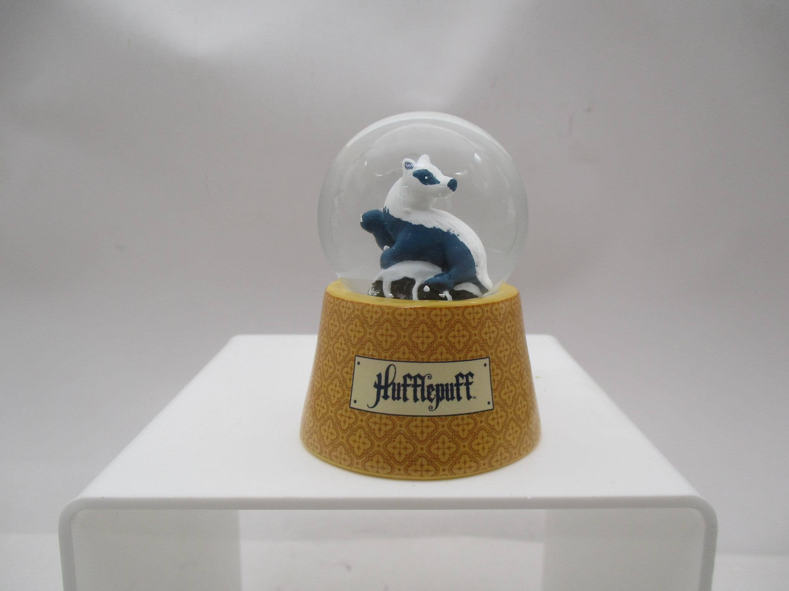Silver Buffalo - Wholesale Snow Globe - HP Hufflepuff Badger Boxed 45mm Light Up Snow Globe1