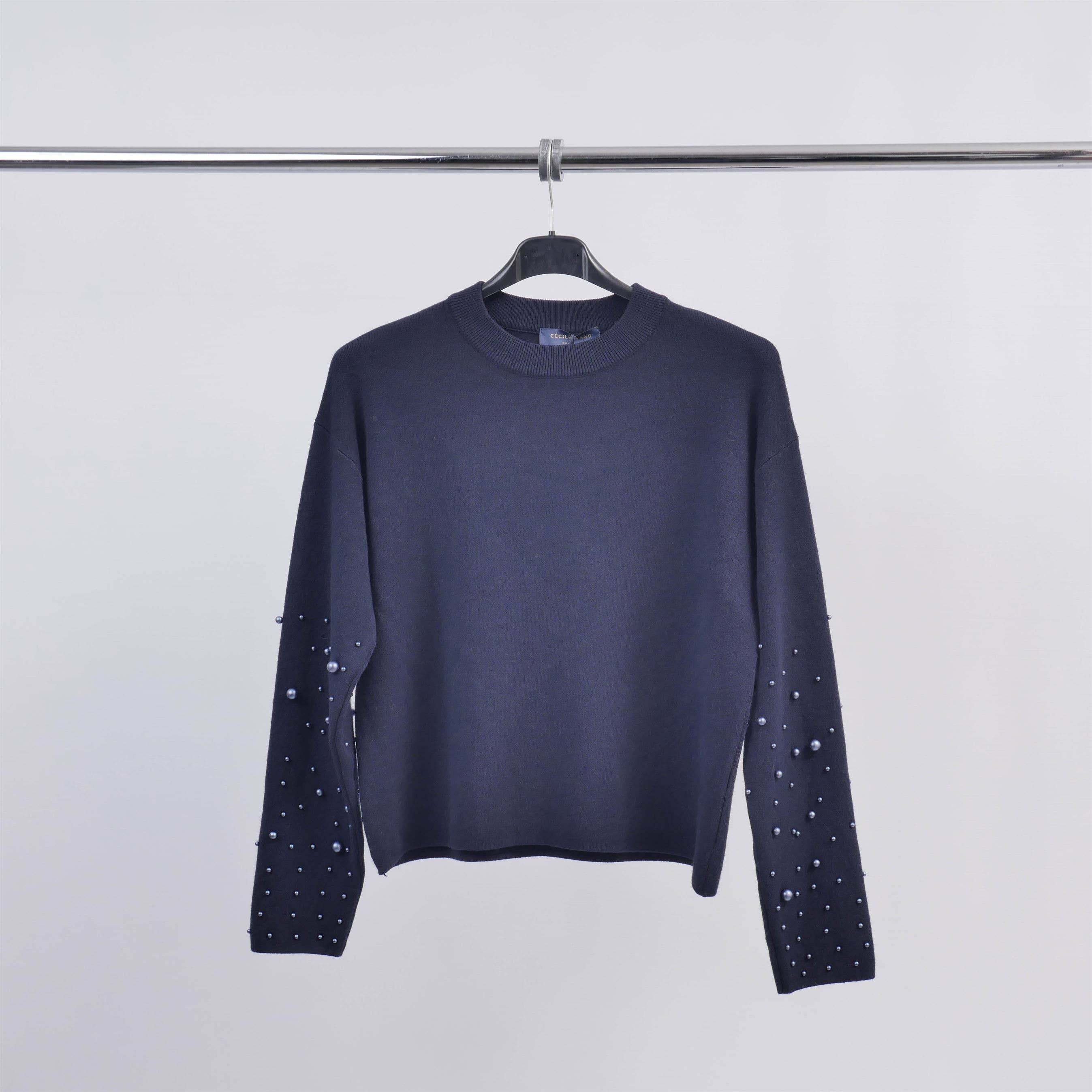 Cecile Wang – wholesale Knitted jumper – Women′s – Round neck sweater with pearls on the sleeves DSY242266