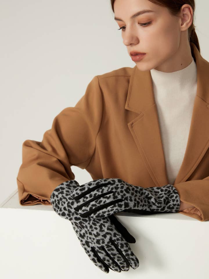 Women's Leopard Print Touchscreen Gloves for wholesale by Aavion