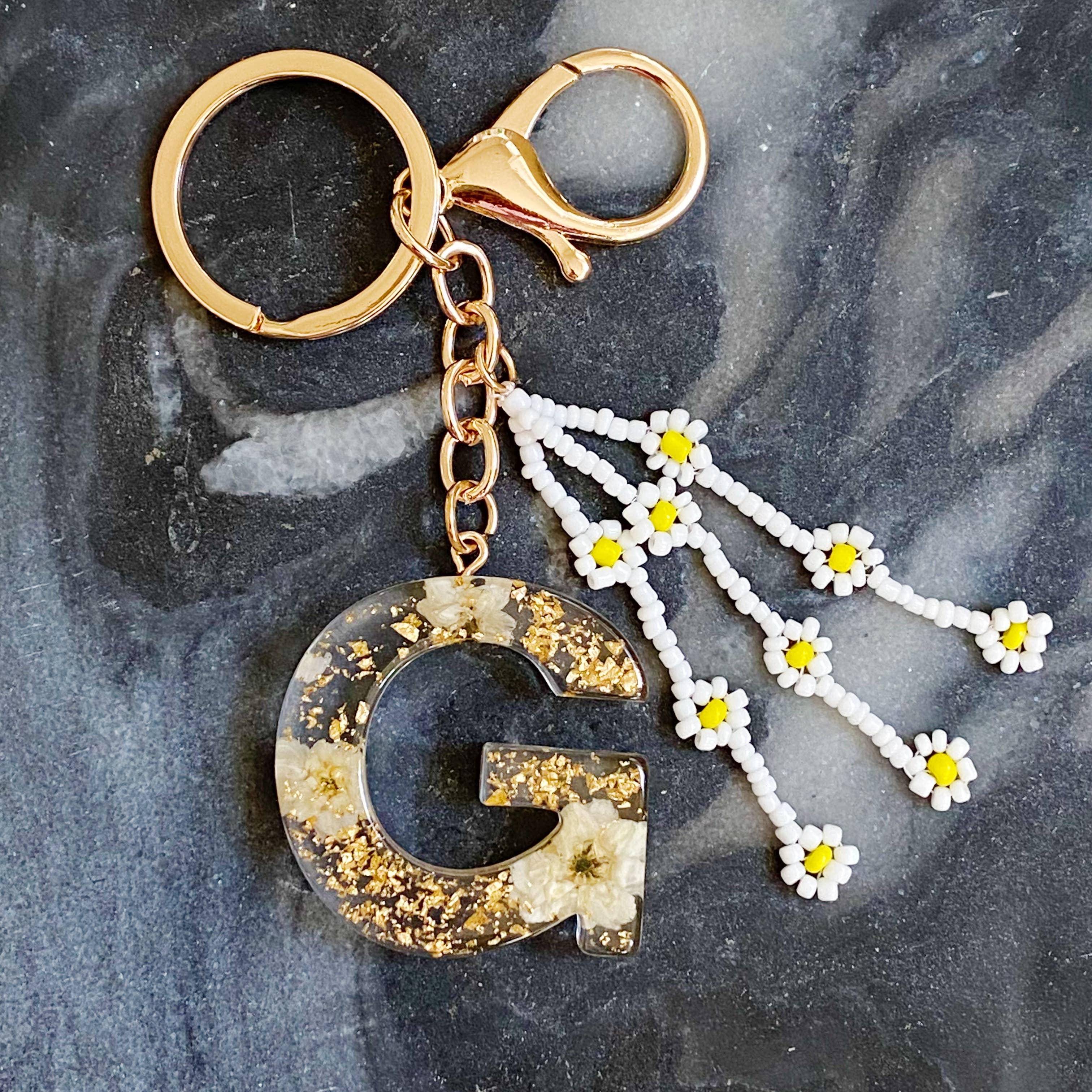Ellison+Young – wholesale Keychain – Women's – Baby Daisy Initial Key Chain5