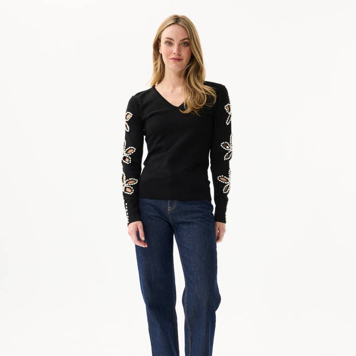 Knit sweater with pearl floral pattern for wholesale by leo & ugo