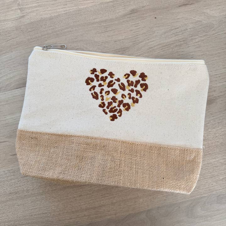 Embroidered kit, Leopard for wholesale by L'atelier d'Emilie