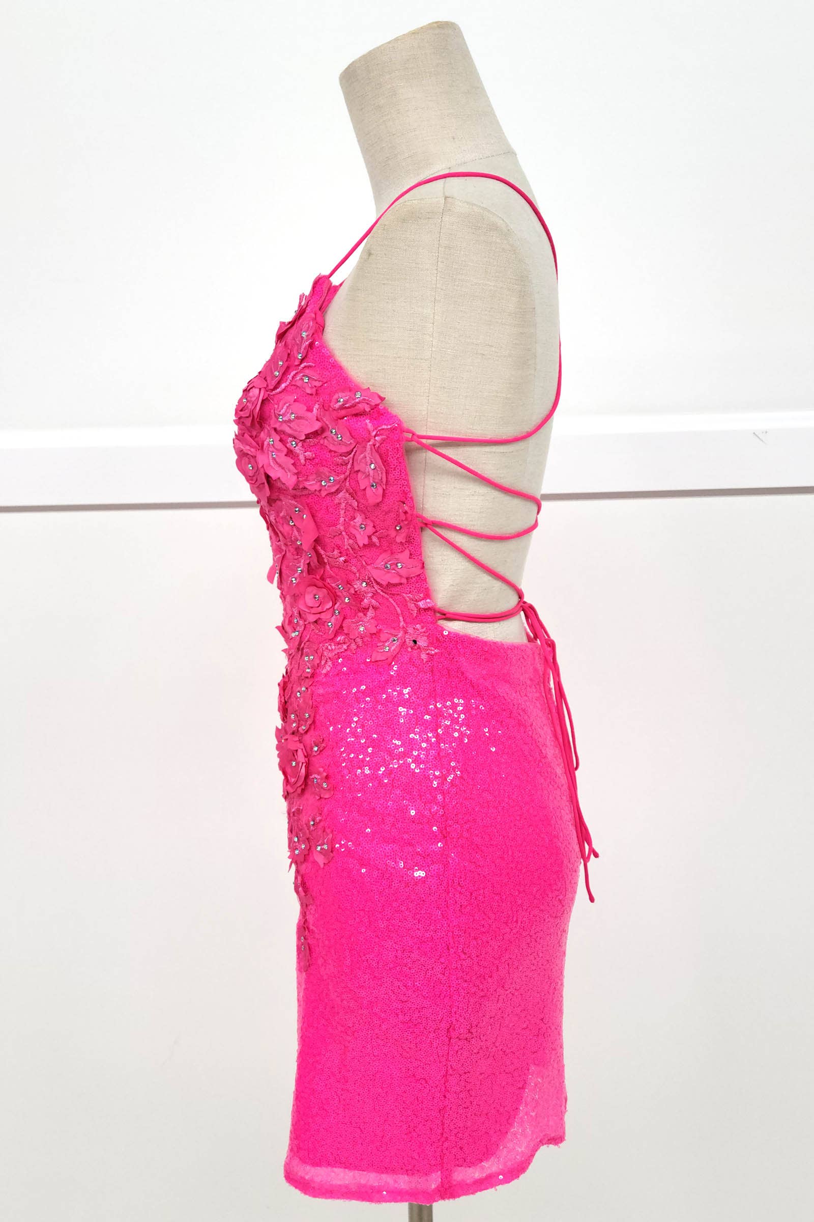 Chicas - Wholesale Jurk - Dames - Bodycon pailletten mini-jurk met bloemen en bandjes C80739