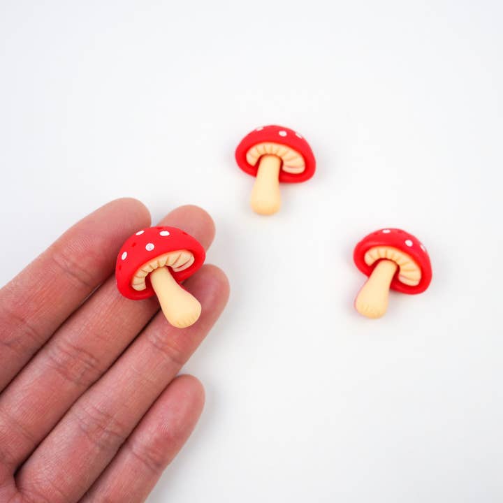 Mini Story Co - Vente Épinglettes/boutons - Épinglette en forme de champignon rouge | Broche unique en forme de mouche en agaric | Accessoire naturel miniature | Cadeau pour les amoureux des champignons | Cadeau en forme de champignon magique6