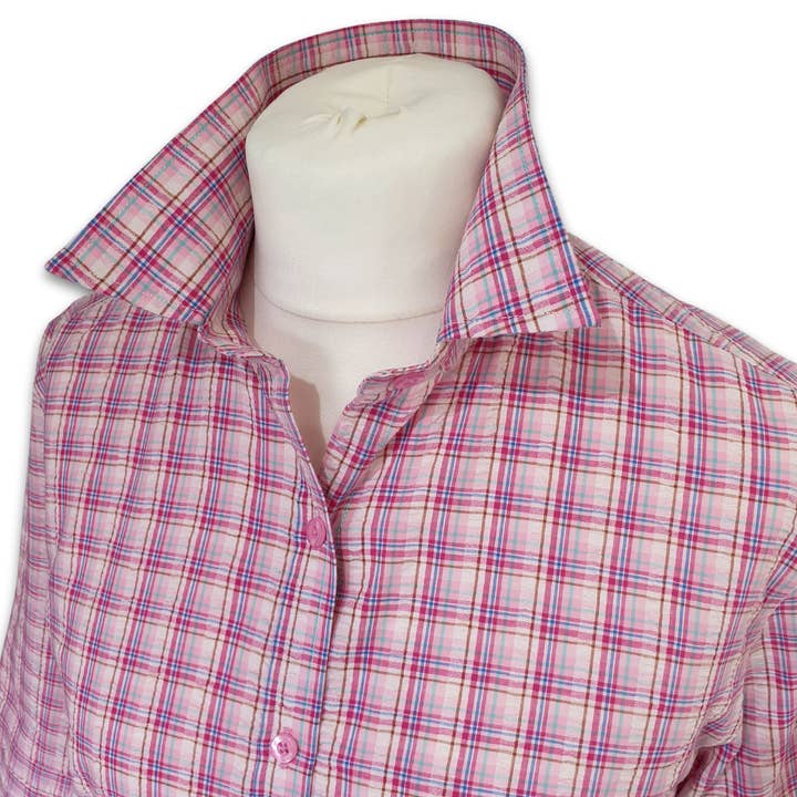 Chemise Grenouille à manches 3/4 en seersucker à carreaux multicolores rose pour la vente par Salamander Shirts Ltd