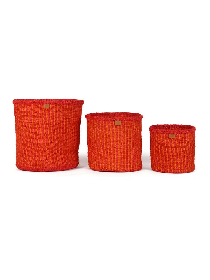 KIWANDU: Cesta de almacenamiento tejida con rayas rojas y naranjas para venta al por mayor de The Basket Room
