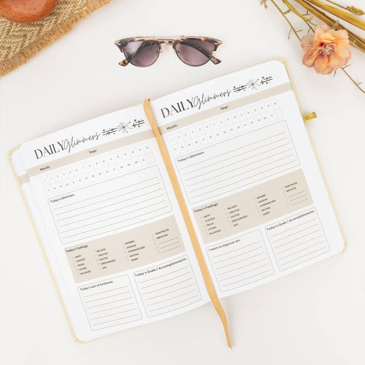 Journal de gratitude Daily Glimmers pour la vente par Just Joyful Boutique