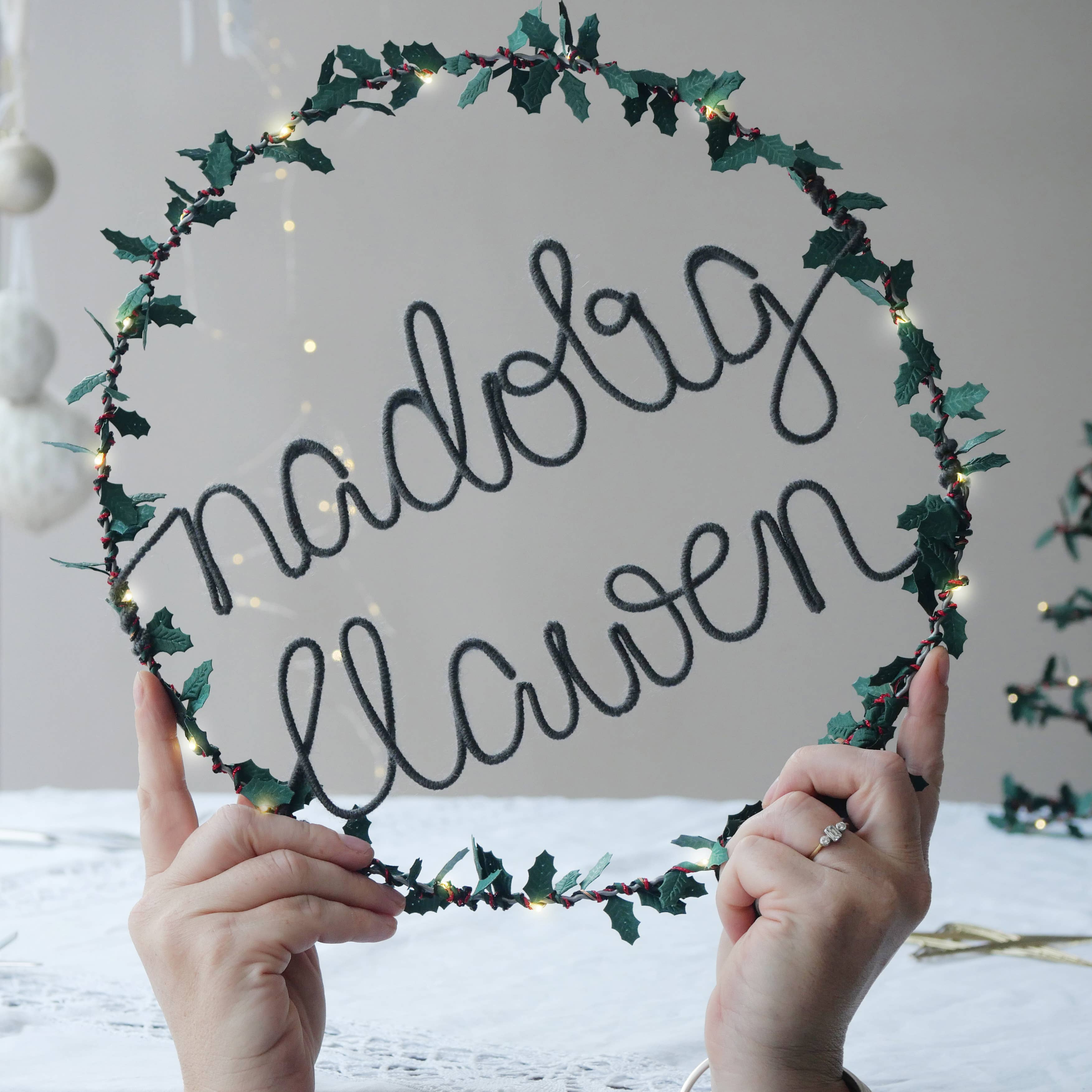 Melanie Porter – wholesale Christmas decoration – Nadolig Llawen Light Up Wreath - Christmas Decoration1