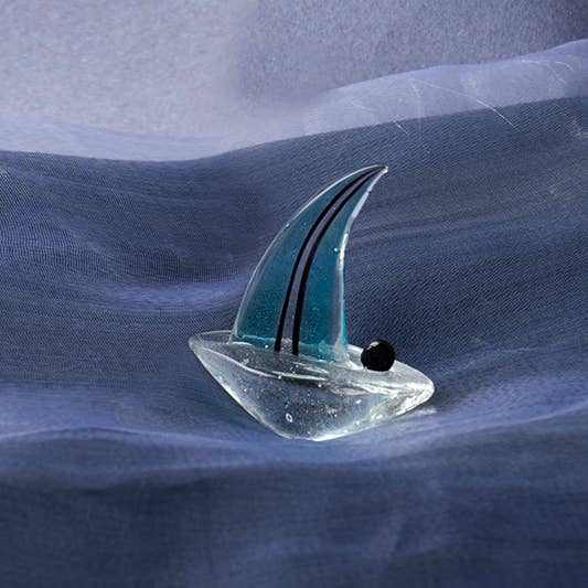 CGB Giftware – wholesale Decorative tabletop object – Coast to Coast Green Glass Sailing Boat