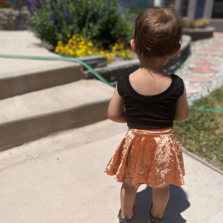 Jupe Circle en velours écrasé pour la vente par Quirky Kid Handmade