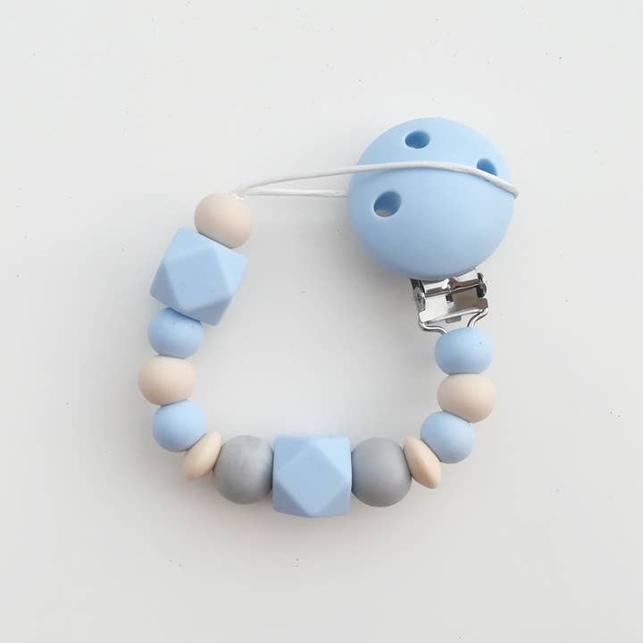 Baby blue pacifier clip for wholesale by Mordisquitos.