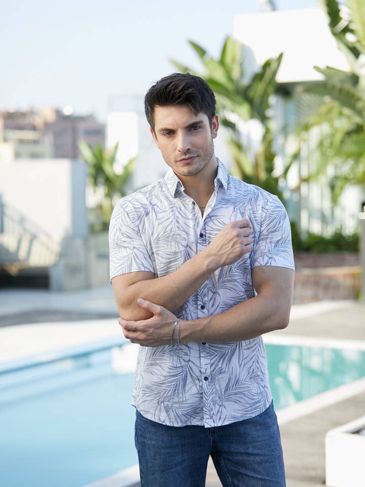 Chemise en lin de Shawn pour la vente par The ULU Canada Ltd.