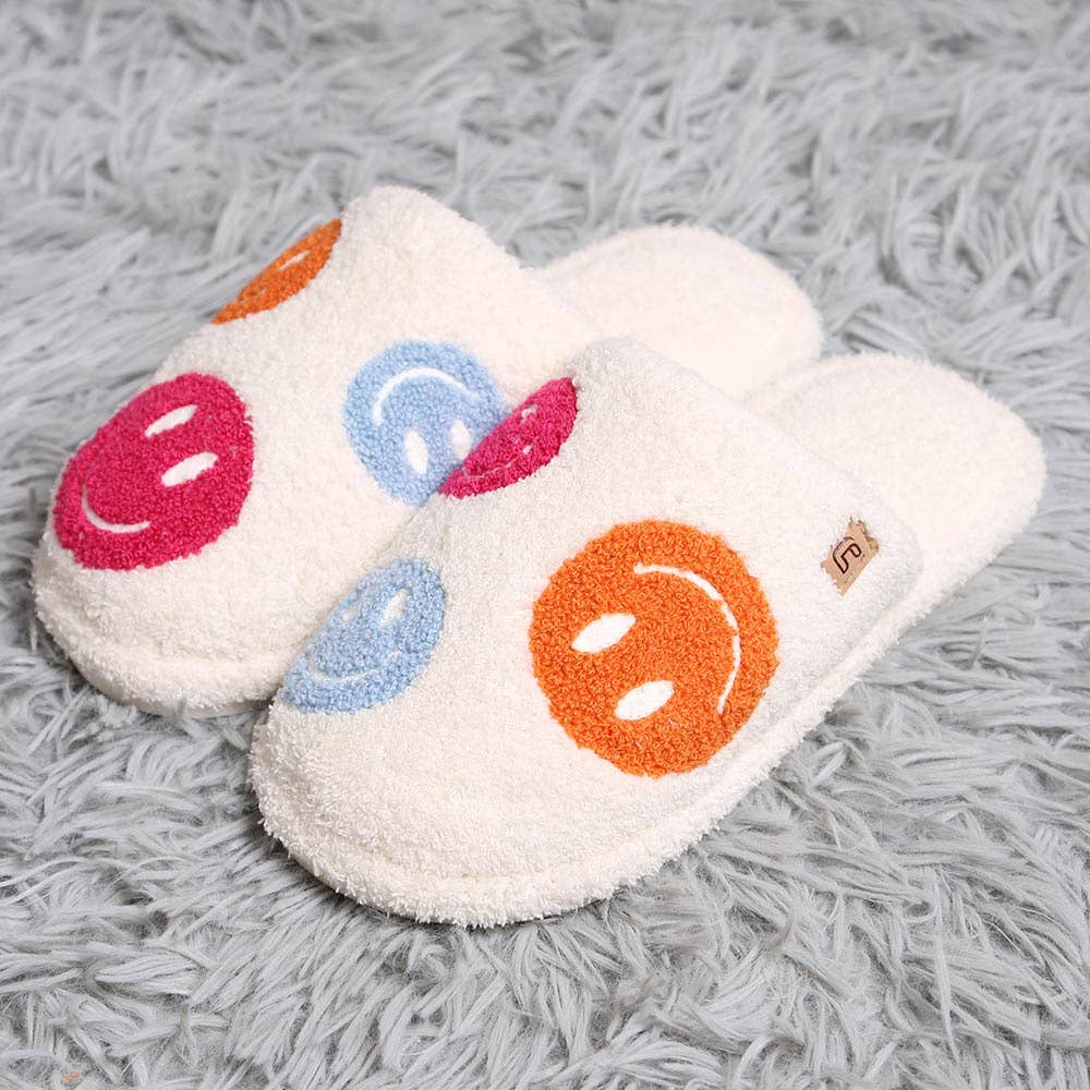 Sensibling Corp. - Wholesale Slippers - Women's - Happy Face Pattern Soft Home Indoor Floor Slippers
0