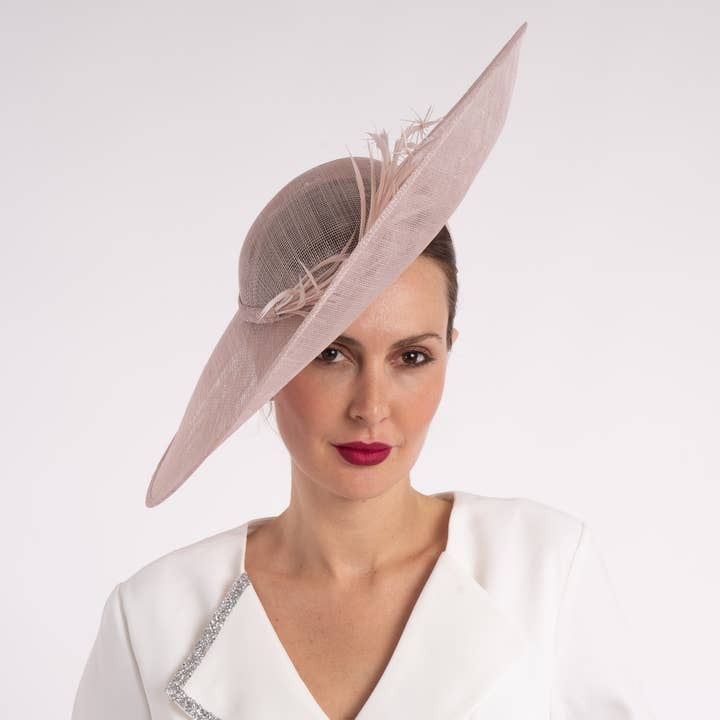 Bibi en sinamay avec plumes | 5853H pour la vente par KaKyCo