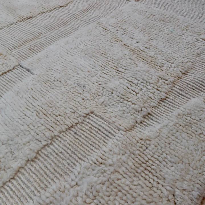 Néda - Wholesale Area Rug - Beni Ouarain Berber Rug White Modern with Abstract Raised Patterns - 252 x 172.5 cm3