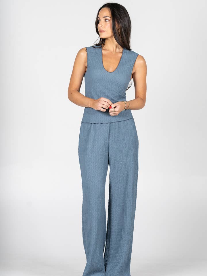 Pantaloni a Gamba Larga in Tessuto Arricciato- CEP6322 per la vendita all'ingrosso da parte di C'est Moi Clothing Co