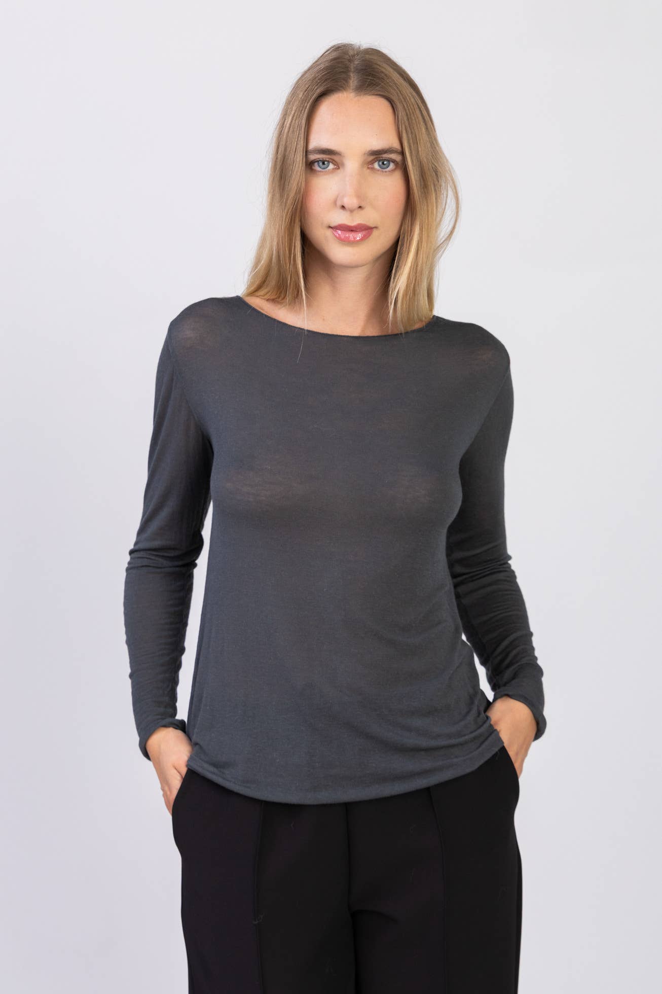 LINEN & COTTON HOUSE – Großhandel Bluse – Damen – 37864 Einfarbiger Rollkragenpullover aus Kaschmirmischung, zweite Haut10