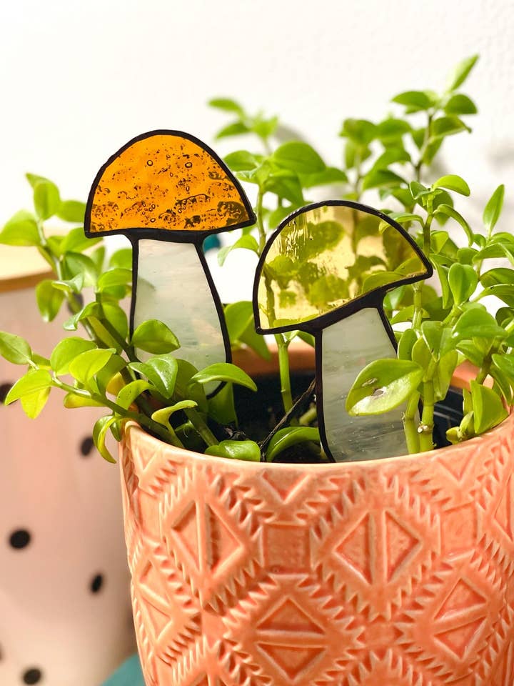 Erothy Mushroom Plant Buddy para venta al por mayor de Samara Designs Studio
