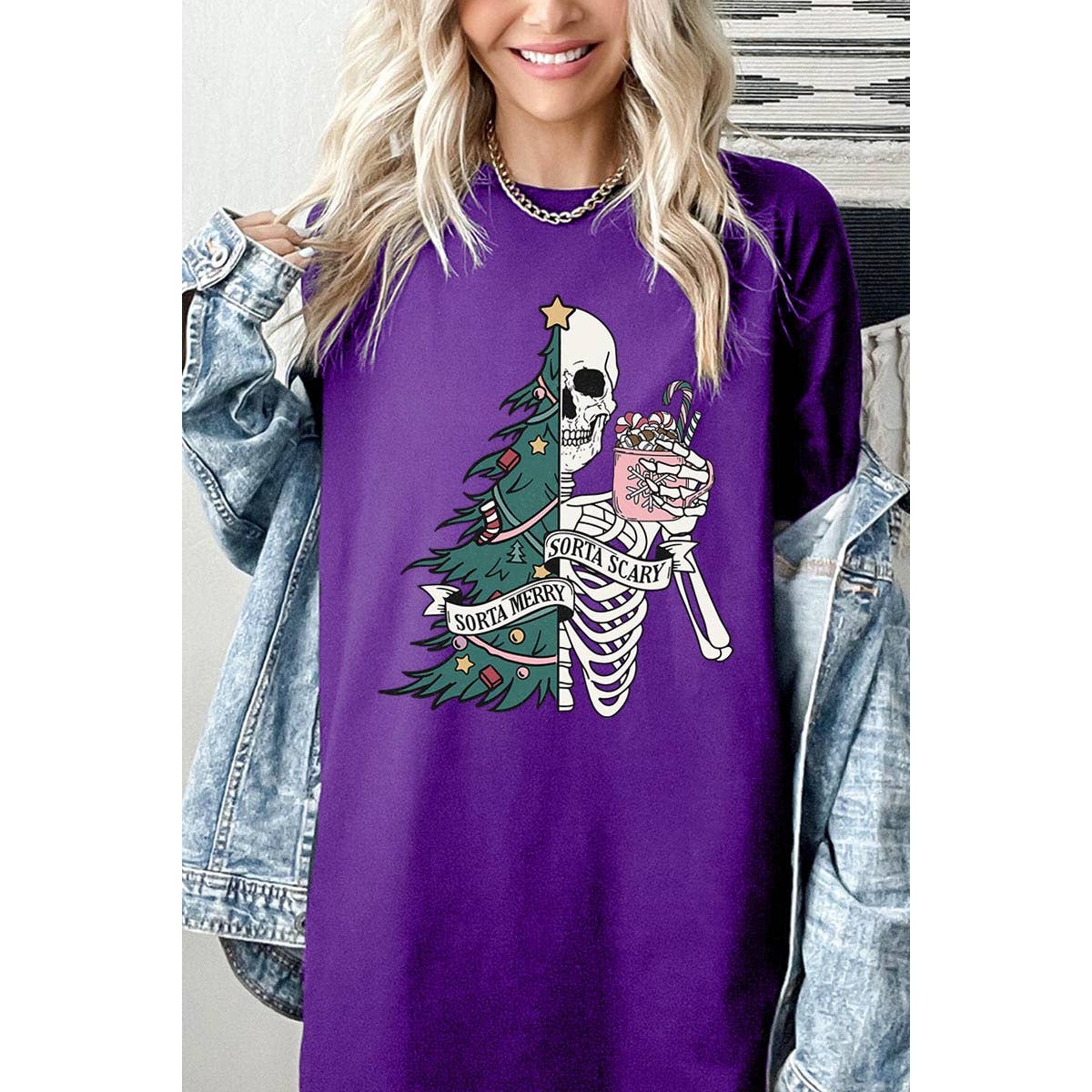 COLORBEAR – Großhandel T-Shirt (Grafikdruck) – Damen – IRGENDWIE FRÖHLICH, IRGENDWIE GRUSELIG, WEIHNACHTEN, SKELETT, SCHWERE BAUMWOLLE8