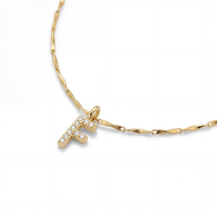 Cirra halskæde med Milo bogstavvedhæng for engroshandel hos eva før