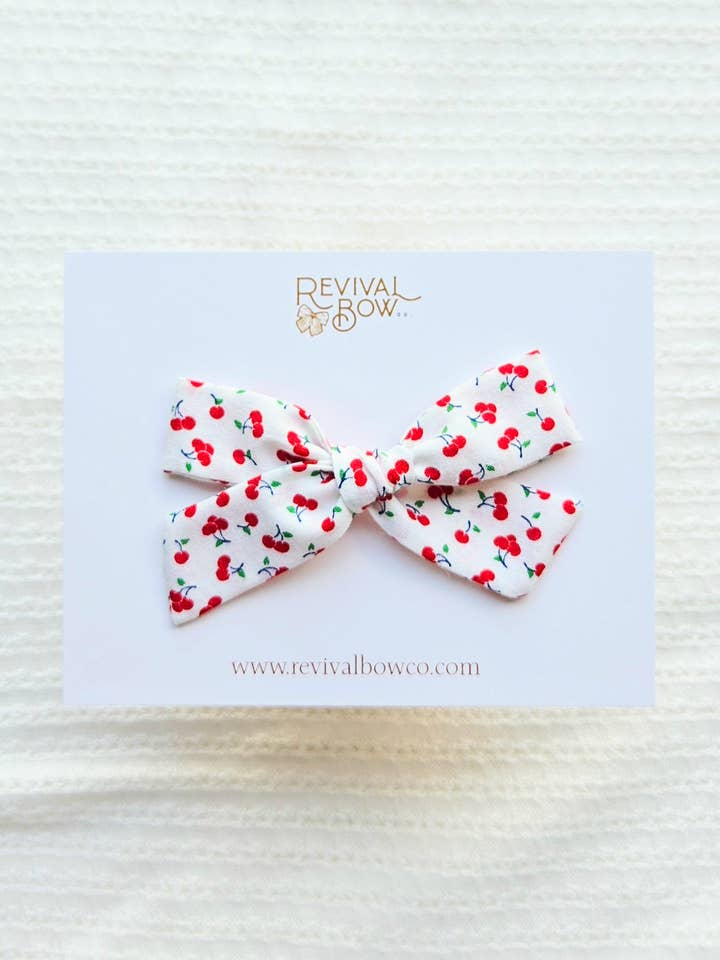 Skolepige-sløjfe på klips • Vintage-kirsebær for engroshandel hos Revival Bow Co.