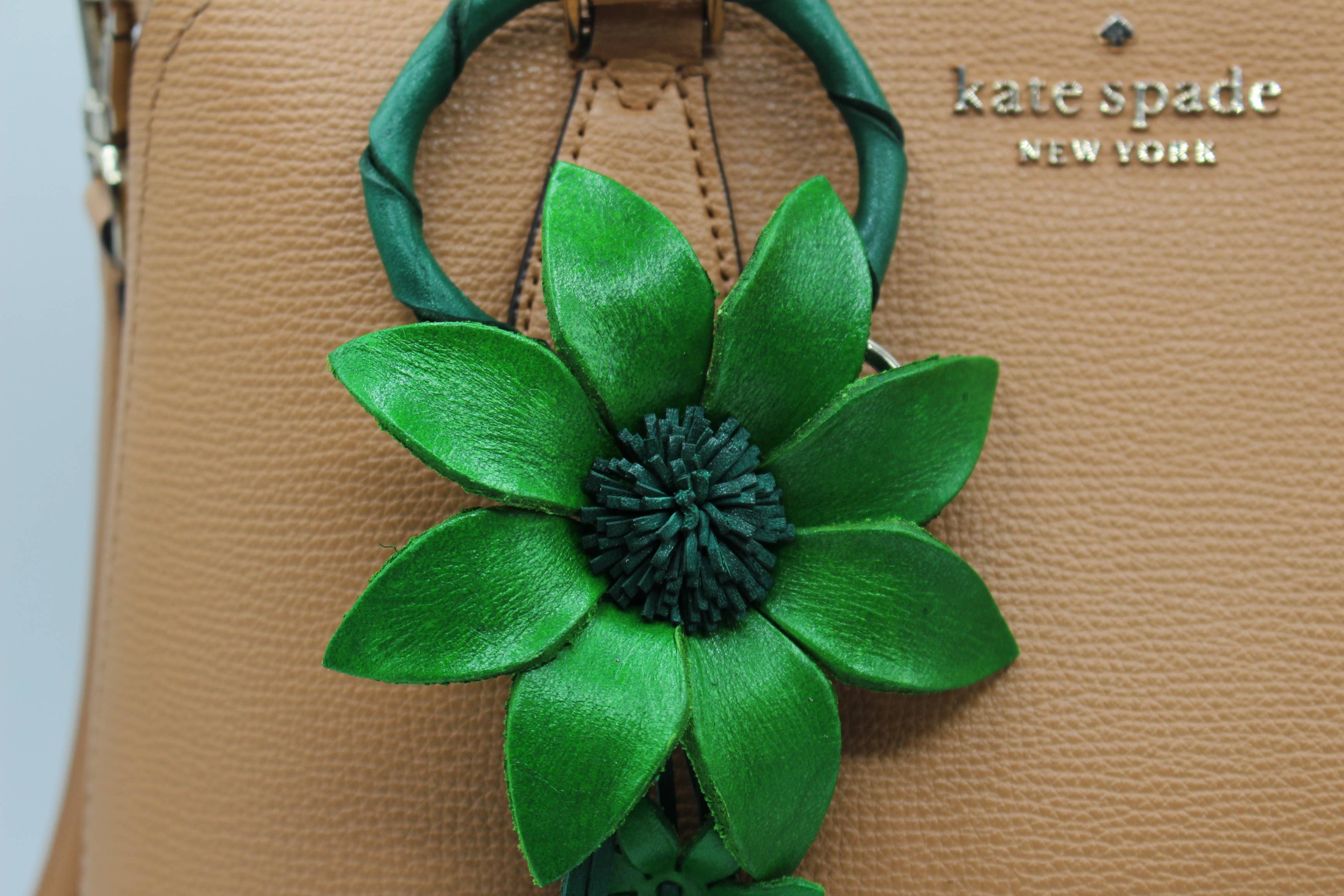 Sunflower Handmade leather inc - Wholesale Keychain - Women's - kc006 leather daisy flower keychain bag charm1
