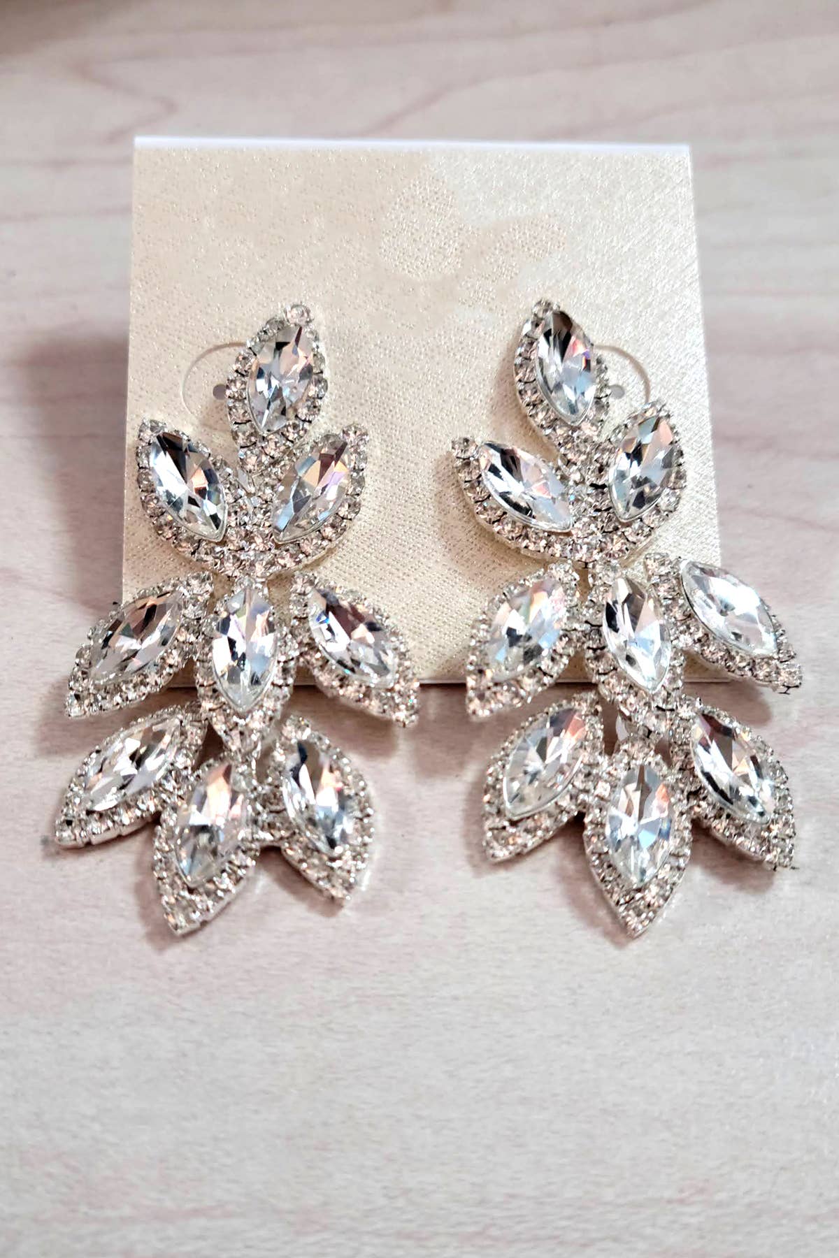 Chicas - Wholesale Dangle Earrings - Pair of drop earrings with crystal jewel rhinestones 4401117