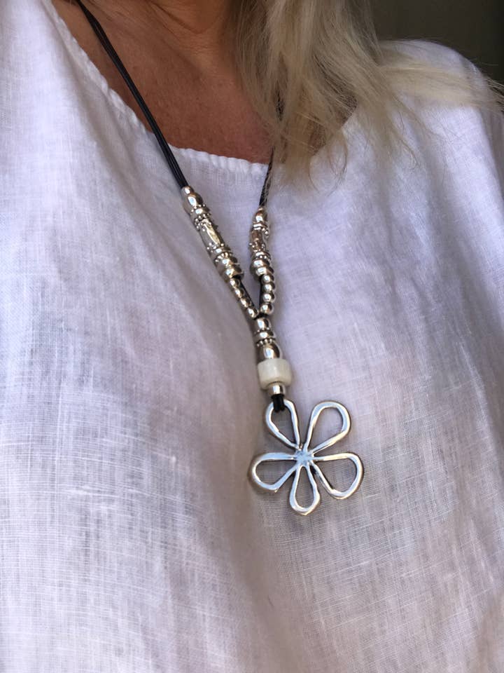 collier en cuir pour la vente par myDemimore