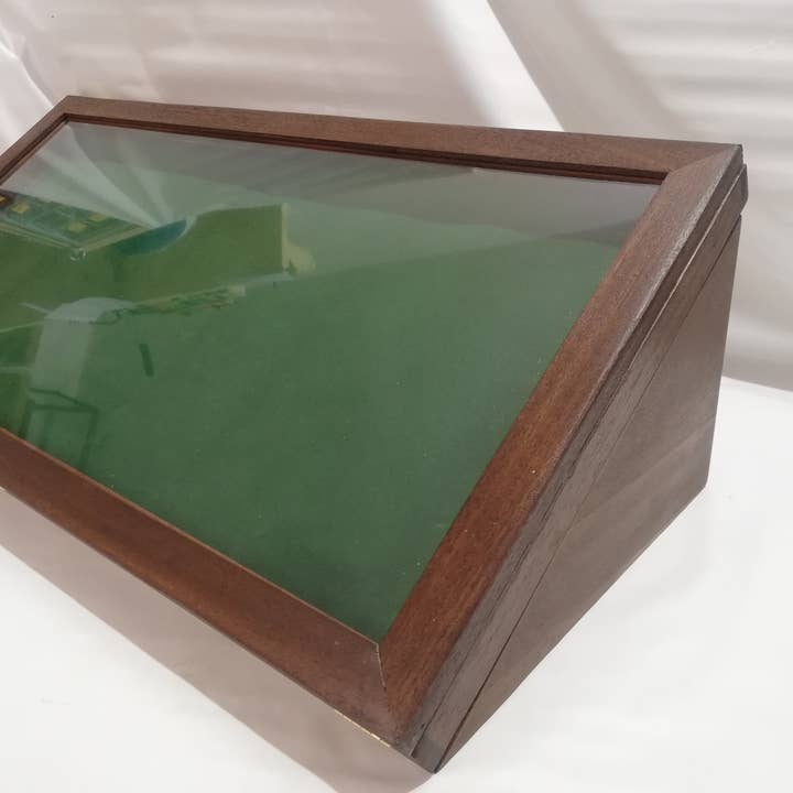 Showcase wooden display case for collectibles for wholesale by Coins&More