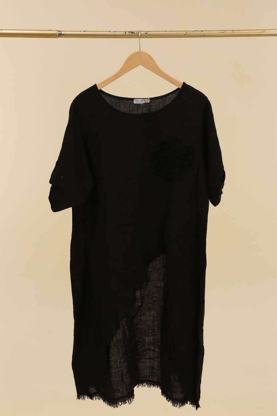 LÉA & LUC – Großhandel Kleid – Damen – 100 % Leinenkleid mit Blumenmotiv auf der linken Brust, REF. 724849