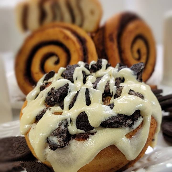 Cinnamom Bakery 6oz Cookies N' Cream Cinnamon Roll for wholesale by Cinnamom
