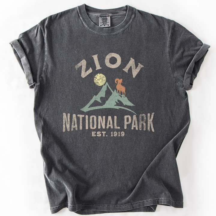 Camiseta de Zion National Park, Naturaleza al Aire Libre, Acampada, Senderismo para venta al por mayor de Refinery Number One LLC