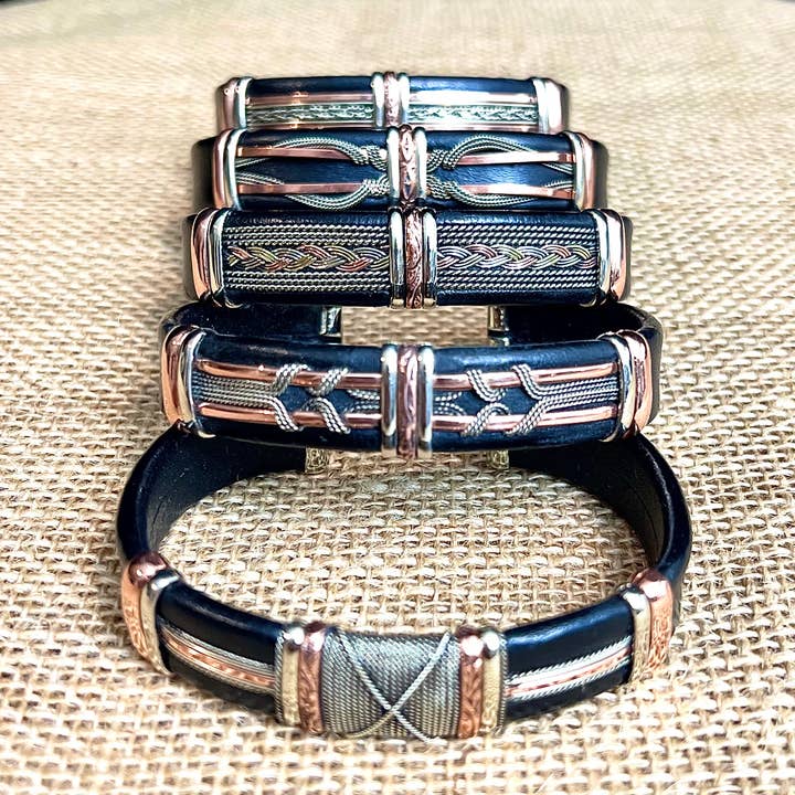 Grandi braccialetti regolabili in pelle nera per uomo per la vendita all'ingrosso da parte di HPSilver, LLC