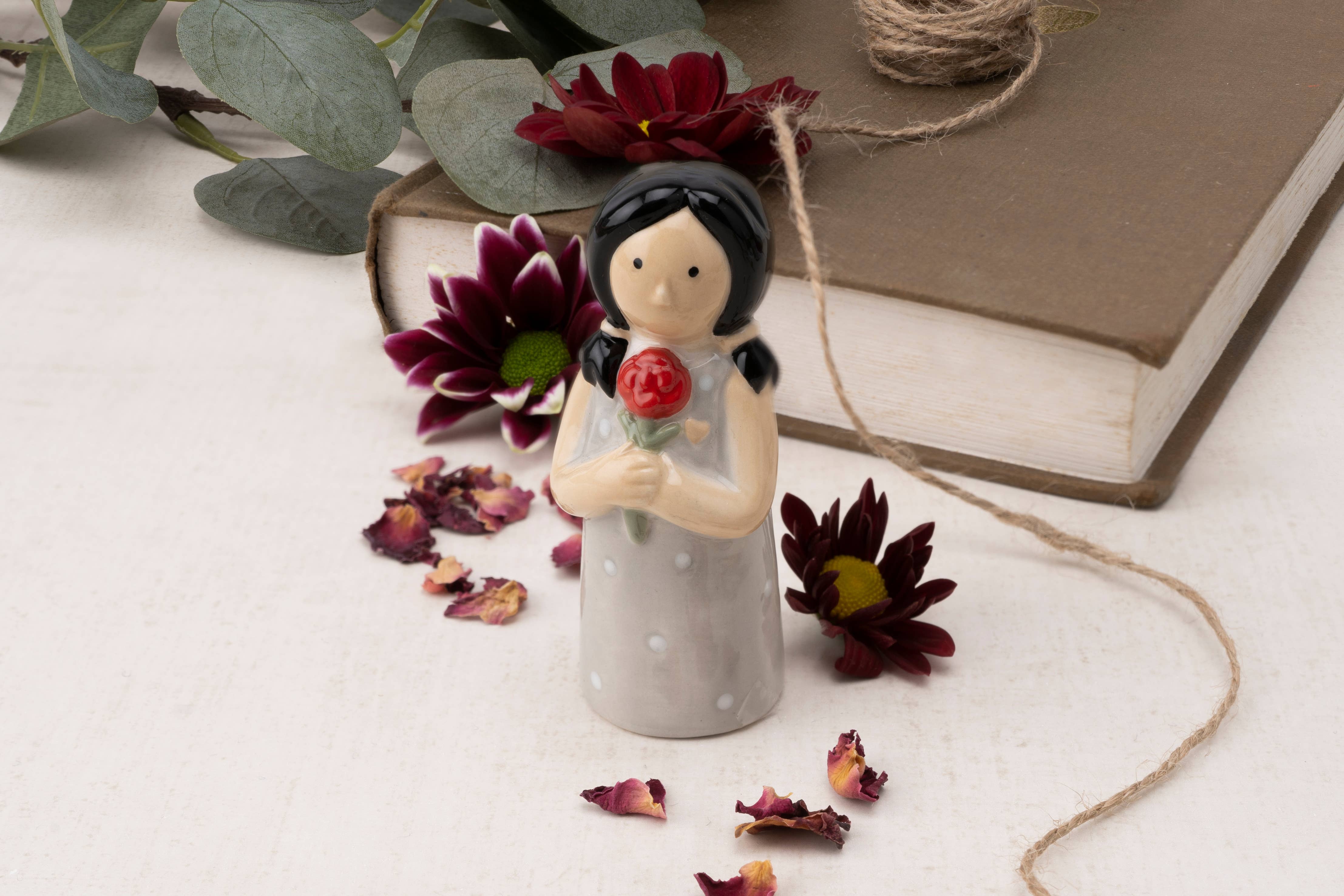 CGB Giftware - Wholesale Decorative Figurine - Close At Heart Love Flower Girl Figurine1