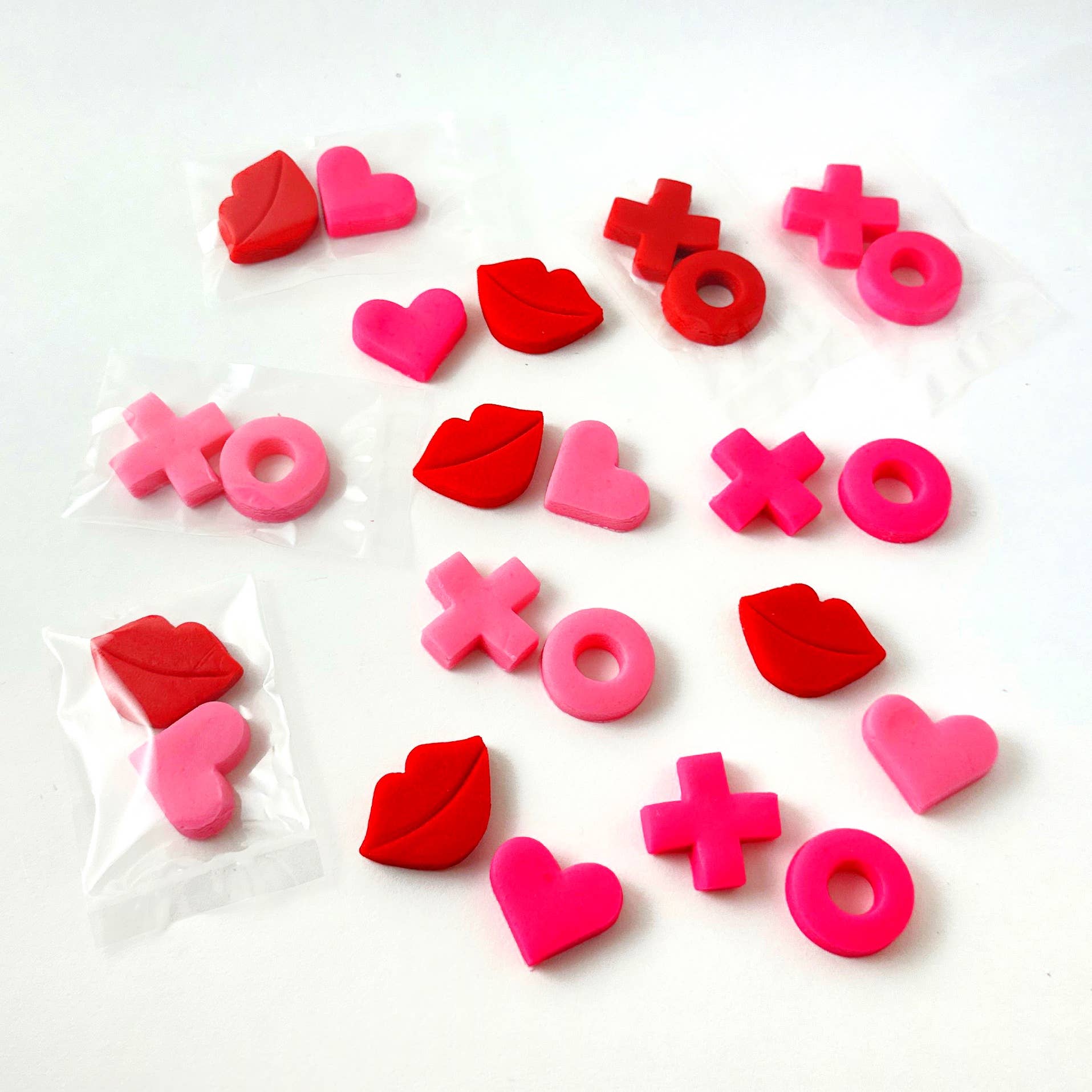 marzipops - Wholesale Zuigsnoepjes - Gourmet marsepein Valentijn lekkernij duo's - harten, lippen en XO2