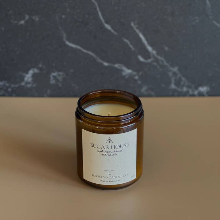 Candela di soia Sugar House per la vendita all'ingrosso da parte di Bookend Candle Co.