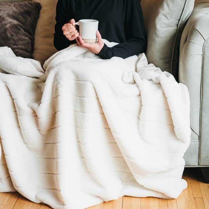 Luxe Faux Fur Throw Blanket - Unique Home Gift for wholesale by Giften Market