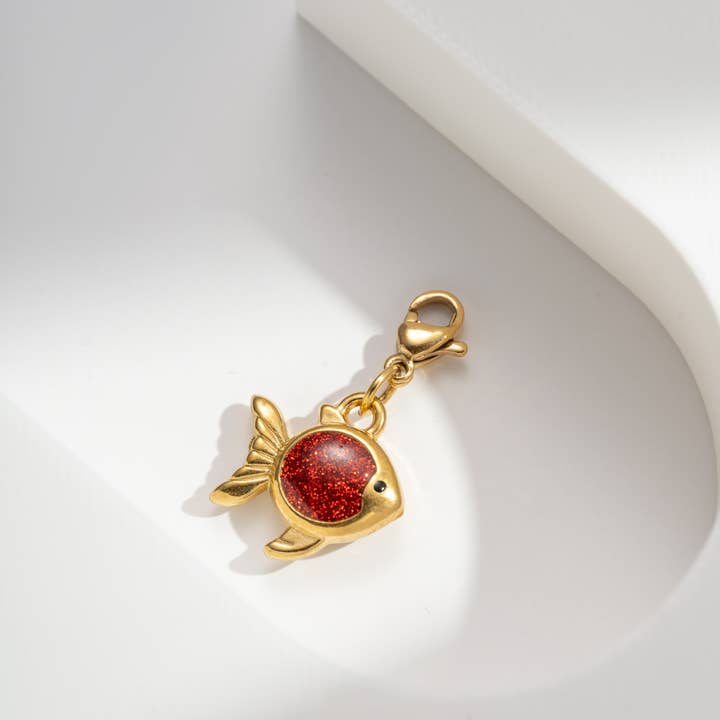 COSMOS - Wholesale Individual Charm/Pendant - Shiny enameled fish pendant in stainless steel