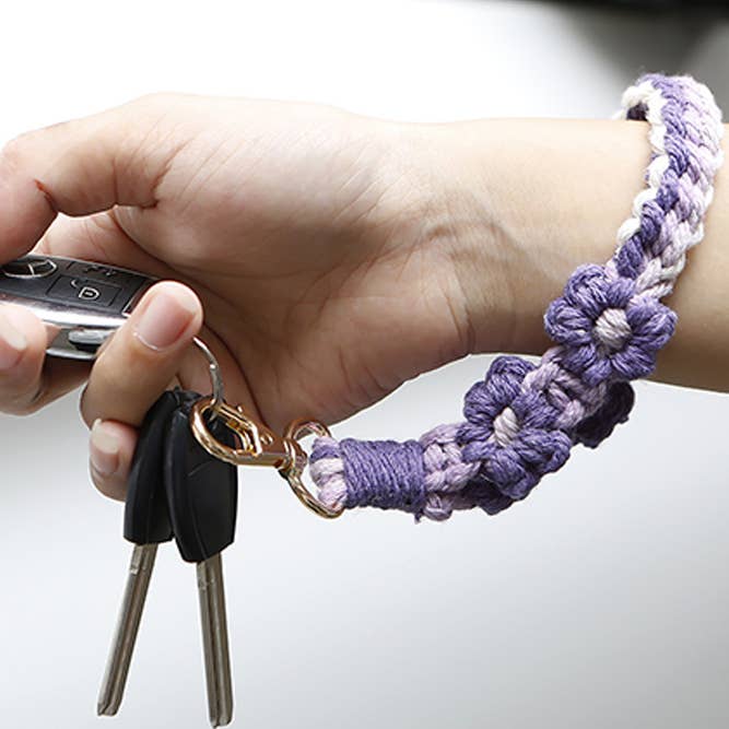 UNISHE – Großhandel Schlüsselanhänger – Damen – Daisy Weaving Buntes Armband mit Schlüsselanhänger GZJM0221