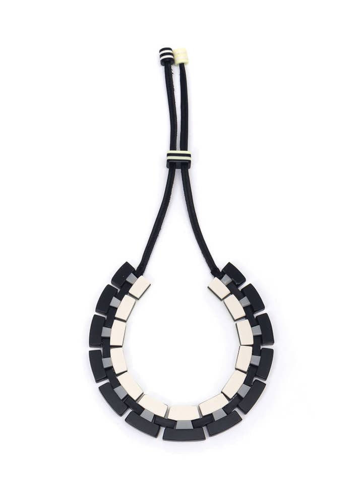 Panorama Link Necklace Vanilla / Black for wholesale by Finn