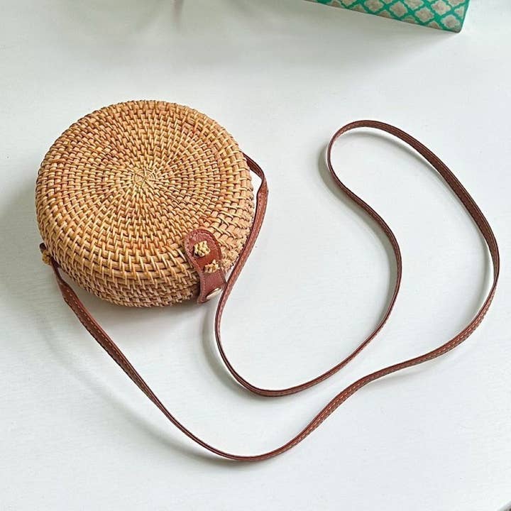 Natural Circle Shoulder Beach Straw Bag with Strap for wholesale by PEACH ACCESSORIES